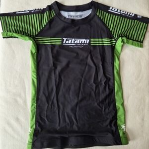 NWT Tatami Fightwear Black and Green Short Sleeve Rash Guard For Jiu Jitsu